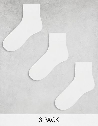Confezione da 3 paia di calzini sportivi bianchi con base in spugna e supporto per arco plantare - ASOS DESIGN - Modalova
