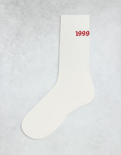 Calzini sportivi bianchi con ricamo "1999" - ASOS DESIGN - Modalova