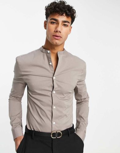 Camicia attillata super skinny color talpa con bottoni a contrasto - ASOS DESIGN - Modalova