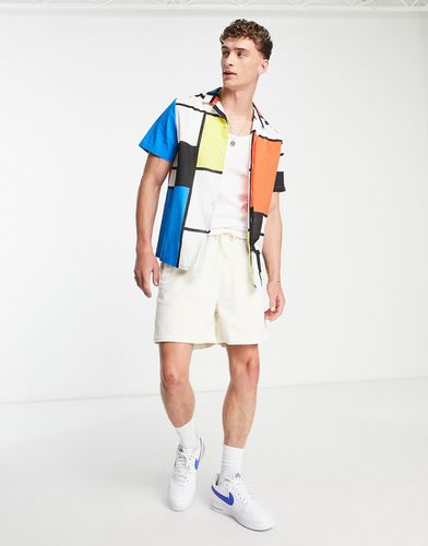 Camicia comoda effetto lino con rever e stampa stile Mondrian - ASOS DESIGN - Modalova