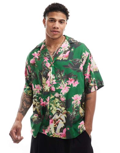 Camicia oversize con rever con stampa hawaiana e logo di musicista - ASOS DESIGN - Modalova