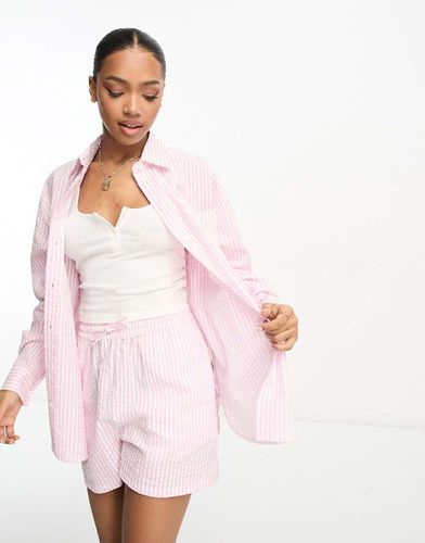 Camicia oversize rosa in seersucker a righe in coordinato - ASOS DESIGN - Modalova