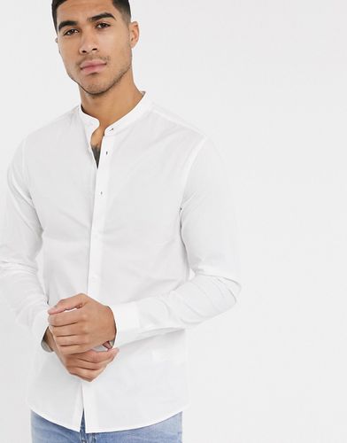 Camicia skinny stretch bianca con collo serafino - ASOS DESIGN - Modalova