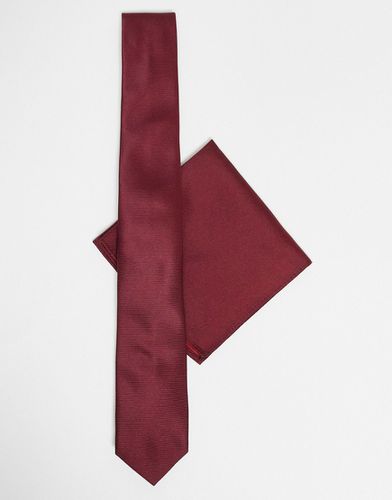 Cravatta sottile e fazzoletto da taschino in raso bordeaux - ASOS DESIGN - Modalova