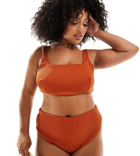 Curve - Emily - Slip bikini a vita alta sgambati color ruggine a coste - ASOS DESIGN - Modalova