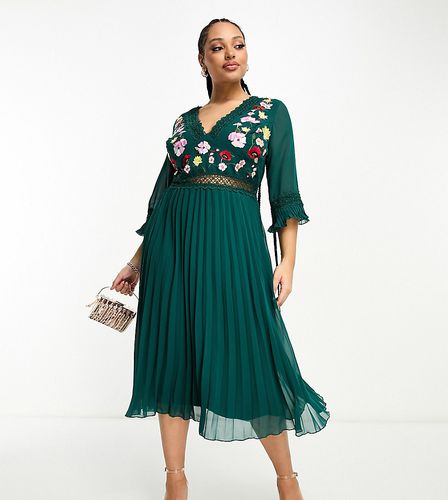 ASOS DESIGN Curve - Vestito midi a pieghe bosco con ricami e inserti in pizzo - ASOS Curve - Modalova