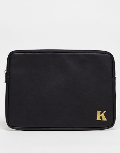 Custodia per portatile nera personalizzata con lettera "K" - ASOS DESIGN - Modalova