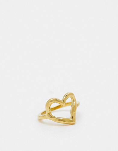 Anello in acciaio inossidabile waterproof dorato a forma di cuore colato - ASOS DESIGN - Modalova