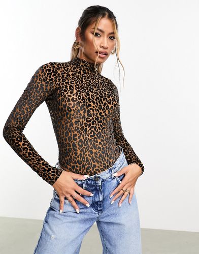 Body con stampa animalier leopardata floccata - ASOS DESIGN - Modalova