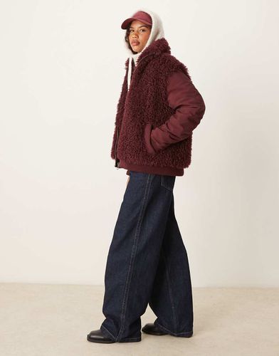 Bomber ibrido bordeaux con pannelli in pile borg - ASOS DESIGN - Modalova