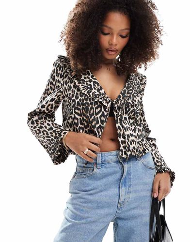 Blusa con stampa leopardata e colletto con laccio - ASOS DESIGN - Modalova