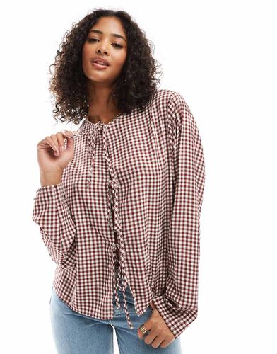 Blusa a maniche lunghe bordeaux a quadretti allacciata sul davanti - ASOS DESIGN - Modalova