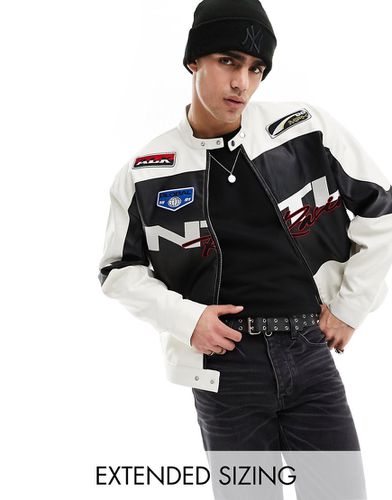 Giacca oversize in pelle sintetica nera e bianca con applicazioni stile motocross - ASOS DESIGN - Modalova