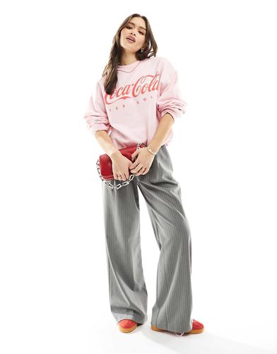 Felpa oversize con grafica Coca Cola su licenza - ASOS DESIGN - Modalova