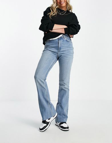 Jeans a zampa anni '70 lavaggio chiaro - ASOS DESIGN - Modalova