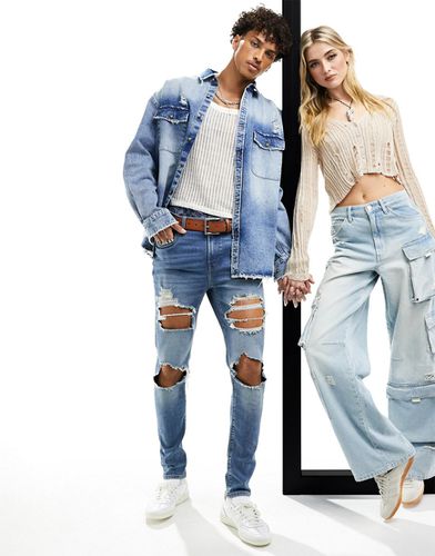 Jeans power stretch con strappi lavaggio azzurro chiaro - ASOS DESIGN - Modalova