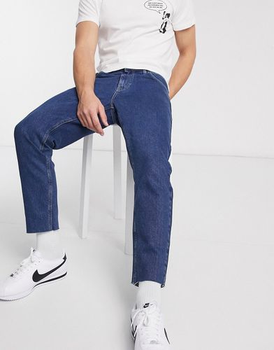 Jeans rigidi classic lavaggio medio con fondo grezzo - ASOS DESIGN - Modalova