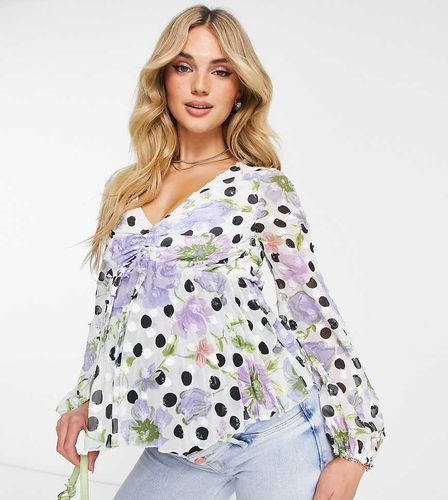 Maternity - Blusa a maniche lunghe arricciata sul davanti a fiori e pois con fondo peplo a pieghe - ASOS DESIGN - Modalova