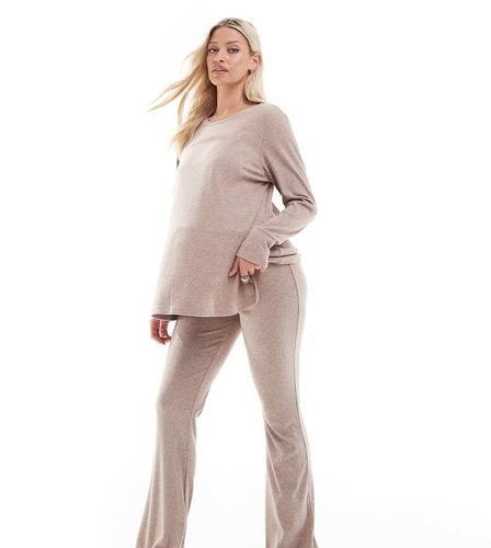 ASOS DESIGN Maternity - Top a maniche lunghe e pantaloni con risvolto in vita chiaro a coste con finiture in velluto - ASOS Maternity - Modalova