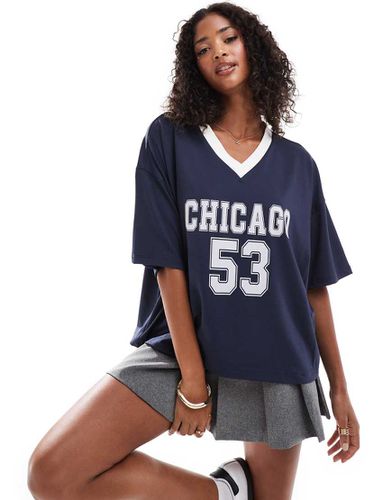 Maglia da calcio stile college oversize navy con stampa grafica - ASOS DESIGN - Modalova