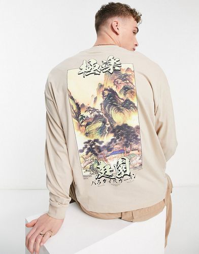 Maglietta a maniche lunghe oversize beige con stampa di paesaggio - ASOS DESIGN - Modalova