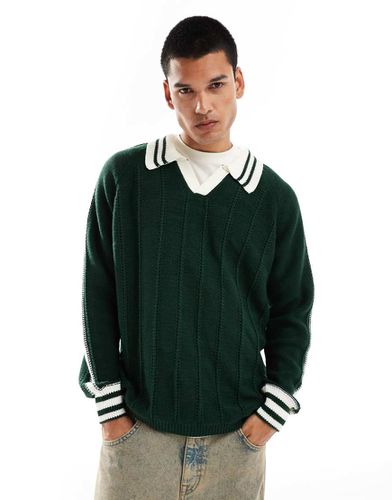 Maglione stile polo comodo scuro a coste con righe a contrasto sui bordi e cuciture a vista - ASOS DESIGN - Modalova