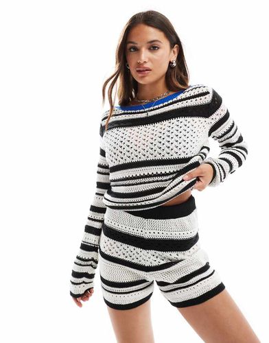 Maglione traforato bianco e nero con orlo blu a contrasto - ASOS DESIGN - Modalova