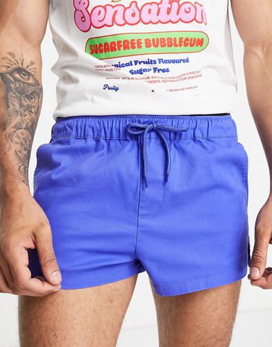 Pantaloncini chino skinny taglio super corto acceso con spacchi laterali - ASOS DESIGN - Modalova