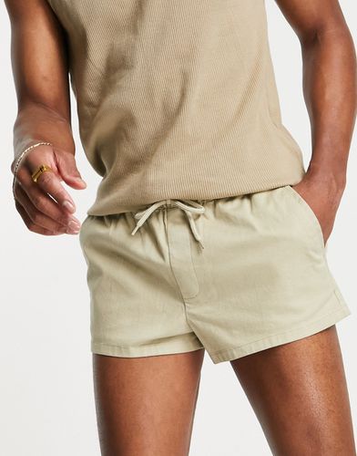 Pantaloncini chino slim taglio super corto beige con vita elasticizzata - ASOS DESIGN - Modalova
