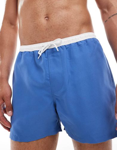 Pantaloncini da bagno taglio corto con fascia in vita a contrasto - ASOS DESIGN - Modalova