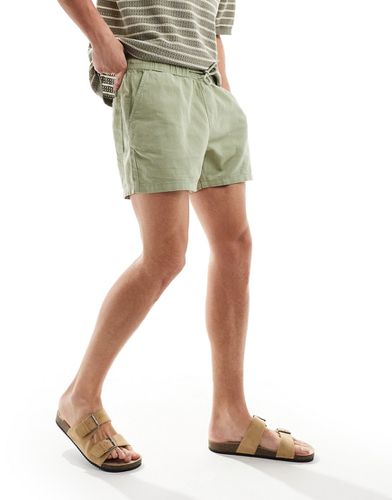 Pantaloncini slim in lino verdi - ASOS DESIGN - Modalova