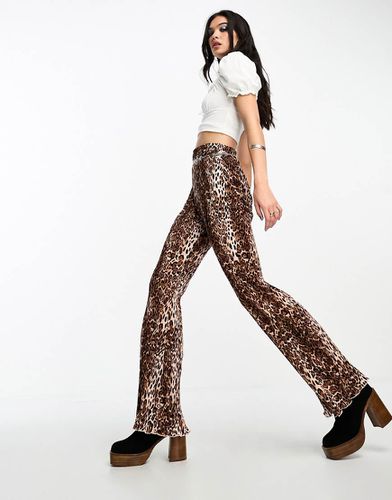 Pantalone a zampa plissé con stampa animalier - ASOS DESIGN - Modalova