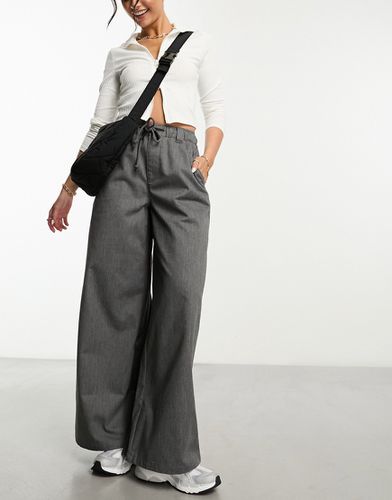 Pantaloni a fondo ampio minimal grigi - ASOS DESIGN - Modalova
