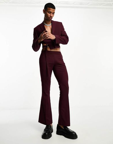 Pantaloni a zampa da abito a vita bassa bordeaux - ASOS DESIGN - Modalova