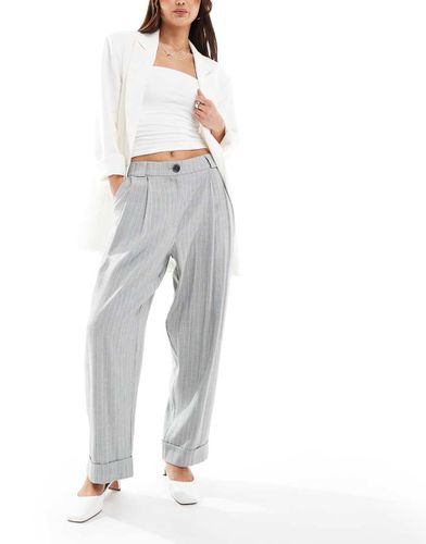 Pantaloni affusolati con risvolto sul fondo a righe - ASOS DESIGN - Modalova