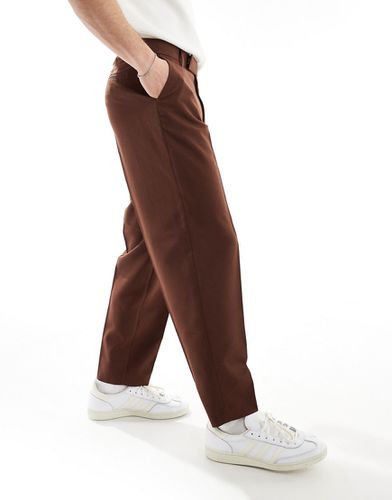Pantaloni eleganti oversize affusolati marroni - ASOS DESIGN - Modalova