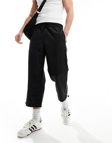 Pantaloni in nylon neri con coulisse - ASOS DESIGN - Modalova