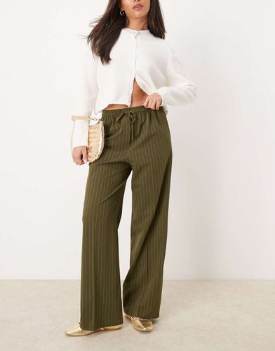 Pantaloni sartoriali verde oliva a righe - ASOS DESIGN - Modalova