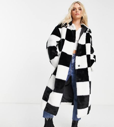 ASOS DESIGN Petite - Cappotto oversize bianco e nero in pelliccia sintetica - ASOS Petite - Modalova