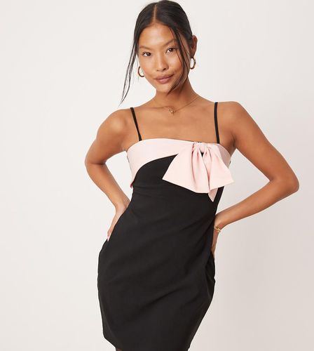 ASOS DESIGN Petite - Vestito corto con spalline sottili e fiocco rosa - ASOS Petite - Modalova