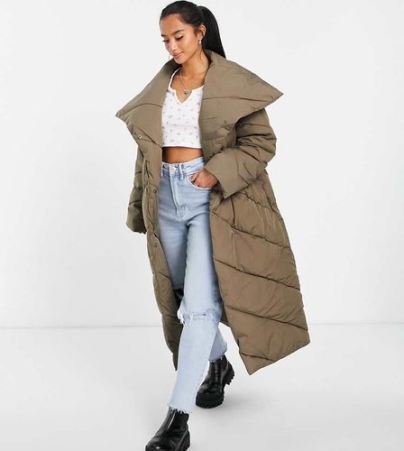 ASOS DESIGN Petite - Waterfall - Piumino lungo trapuntato - BROWN - ASOS Petite - Modalova