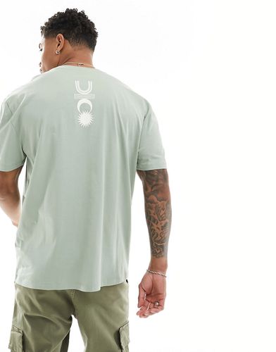 T-shirt vestibilità comoda con stampa in verticale sul retro - ASOS DESIGN - Modalova