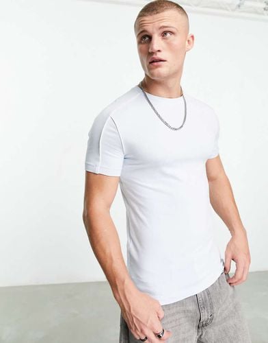 T-shirt attillata con profili a contrasto - ASOS DESIGN - Modalova