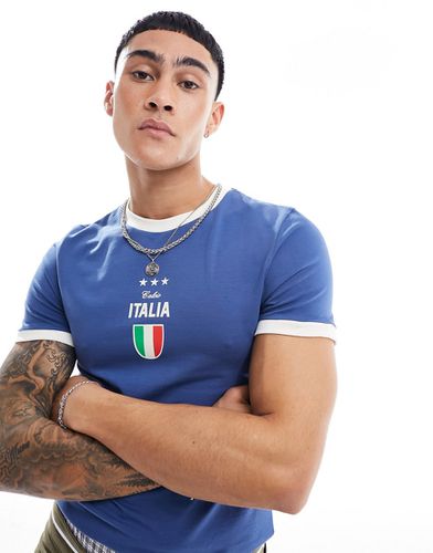 T-shirt attillata stile football con stampa dell'Italia - ASOS DESIGN - Modalova
