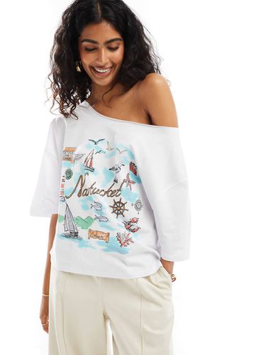 T-shirt comoda bianca con spalle scoperte e grafica "Nantucket" - ASOS DESIGN - Modalova