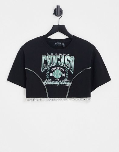 T-shirt nera con stampa stile college e fondo con strass - ASOS DESIGN - Modalova
