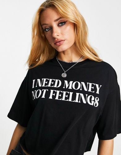 T-shirt nera corta con scritta "I need money not feelings" - ASOS DESIGN - Modalova
