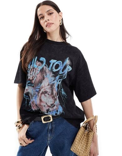 T-shirt oversize antracite slavato con stampa di lupi e gruppo rock - ASOS DESIGN - Modalova