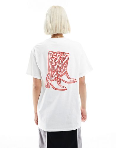 T-shirt oversize bianca con grafica di stivali da cowboy - ASOS DESIGN - Modalova
