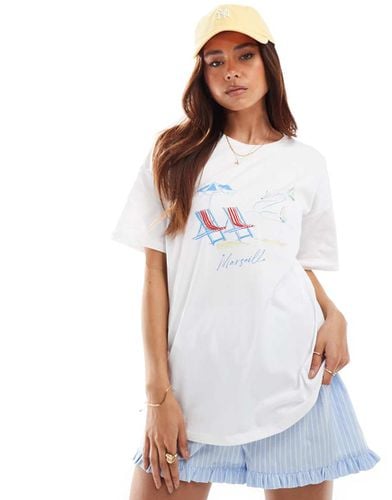 T-shirt oversize bianca con grafica di vacanza - ASOS DESIGN - Modalova